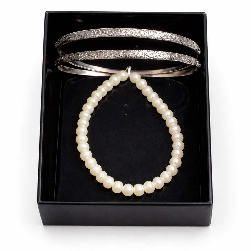 Elegant Pearl and Silver Hoop bracket set
